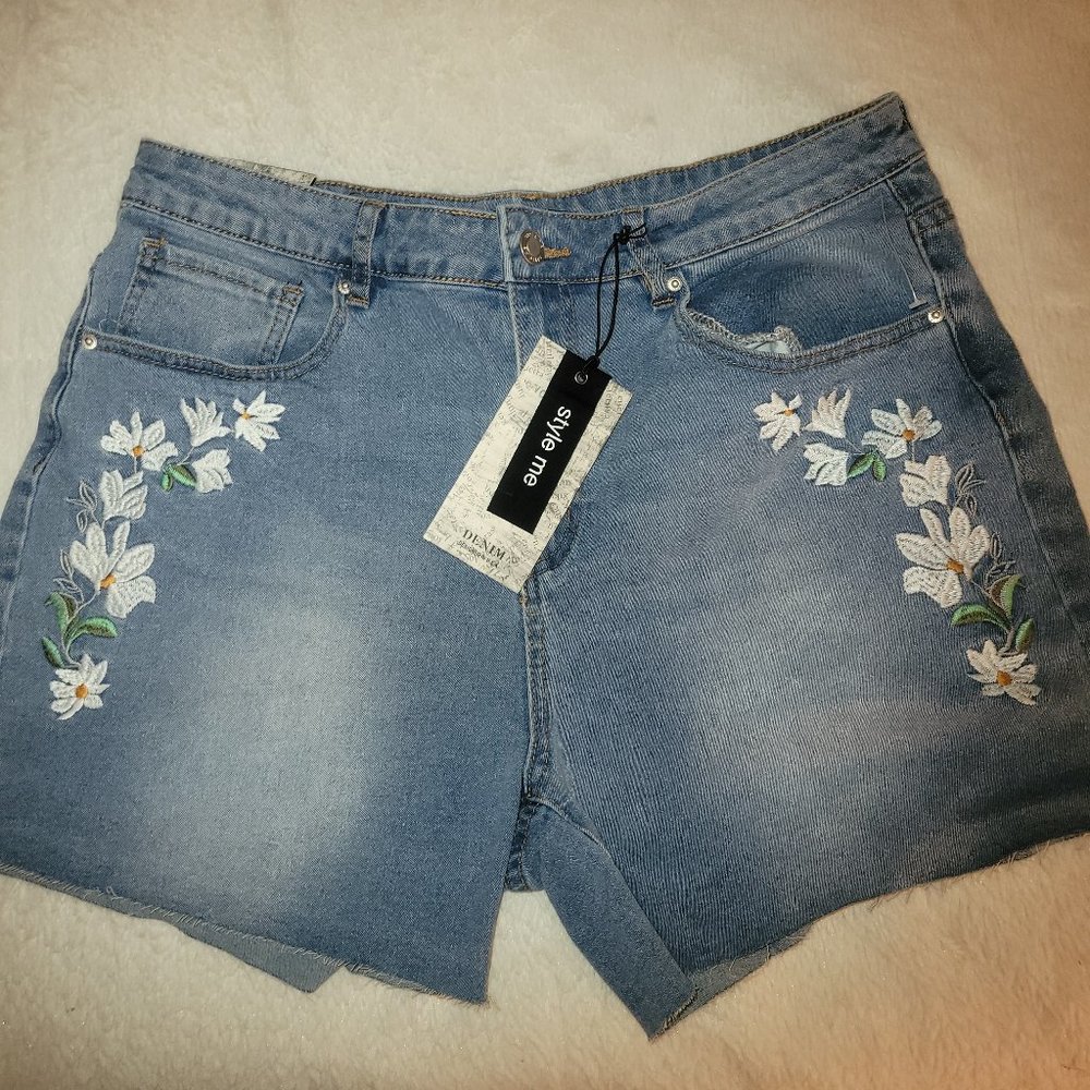 Size 12 Cut off embroidered denim shorts